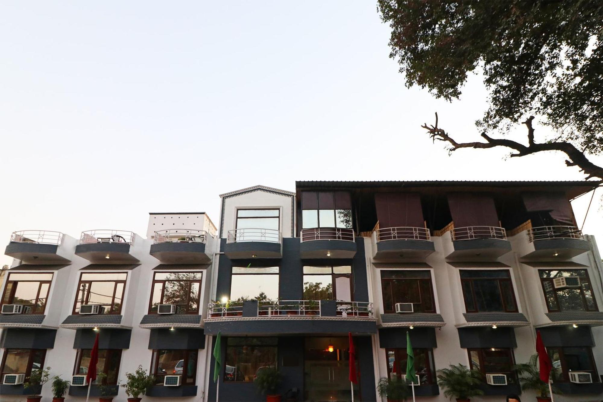 Townhouse Satguru Enclave Road Gurgaon Hotel Jamb Bagian luar foto